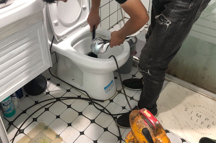 长武马桶堵塞自己疏通还是找师傅?专业上门服务让你省时更省心