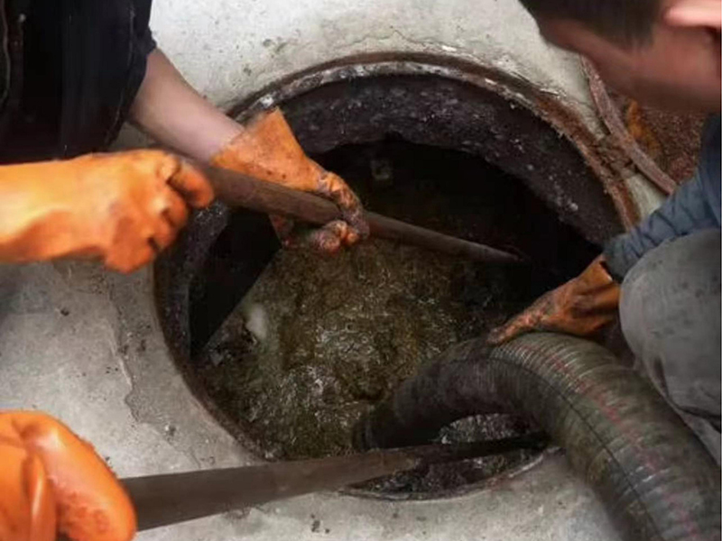 长武清理化粪池时如何避免沼气的危害?